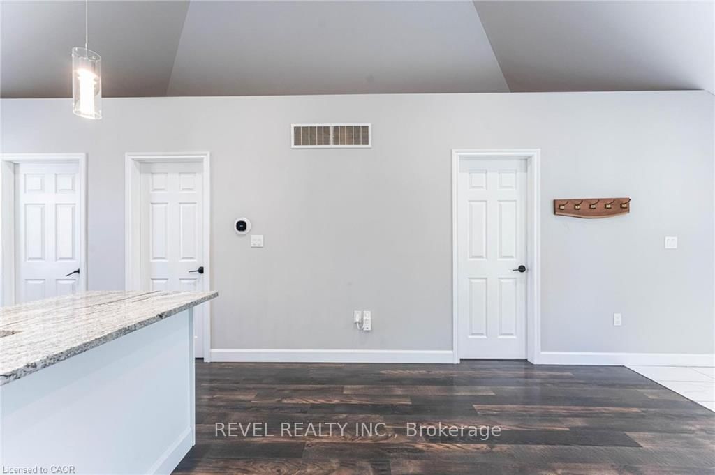 Detached House for sale at 222 Kensington Avenue, Hamilton, Ontario, L8L 7N7 - Crown Point - MLS: X12756028