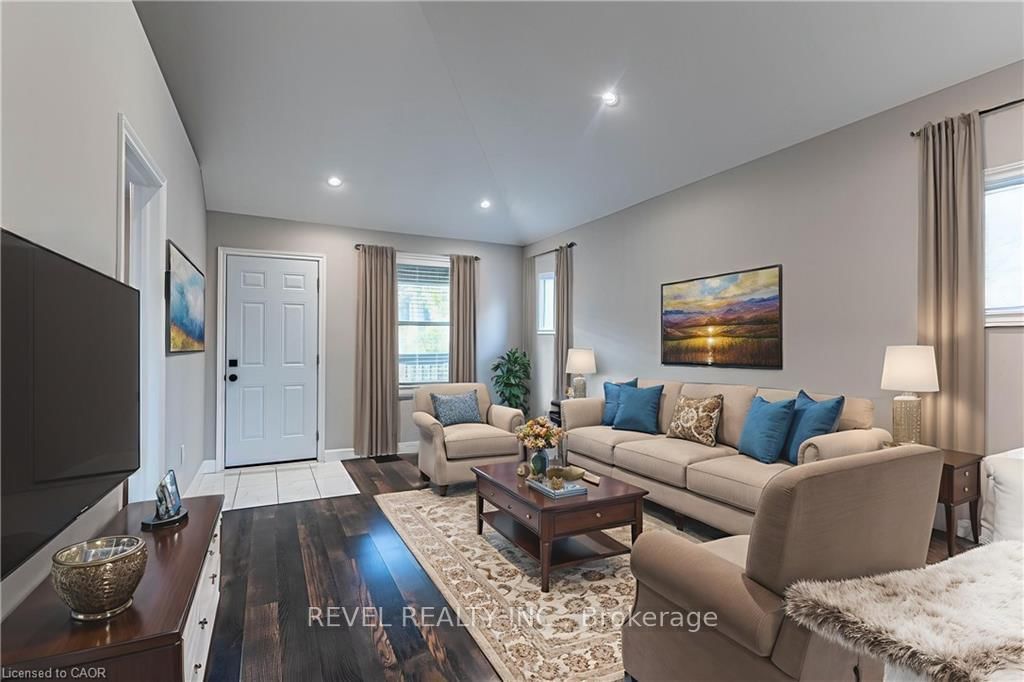 Detached House for sale at 222 Kensington Avenue, Hamilton, Ontario, L8L 7N7 - Crown Point - MLS: X12756028