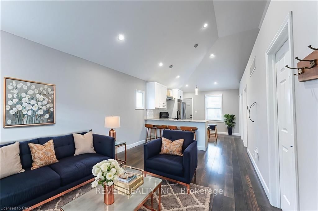 Detached House for sale at 222 Kensington Avenue, Hamilton, Ontario, L8L 7N7 - Crown Point - MLS: X12756028