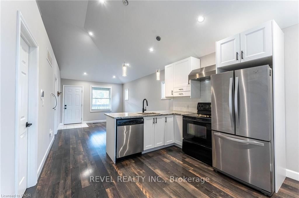 Detached House for sale at 222 Kensington Avenue, Hamilton, Ontario, L8L 7N7 - Crown Point - MLS: X12756028