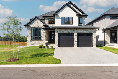 Detached House sold at 1-7966 Fallon Drive, Lucan Biddulph, Ontario, N0M 1V0 - Granton - MLS: X12756932
