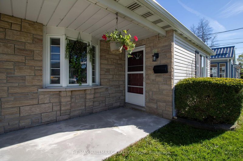31 Chaffey St, Brockville, K6V 4L5 | Image 3