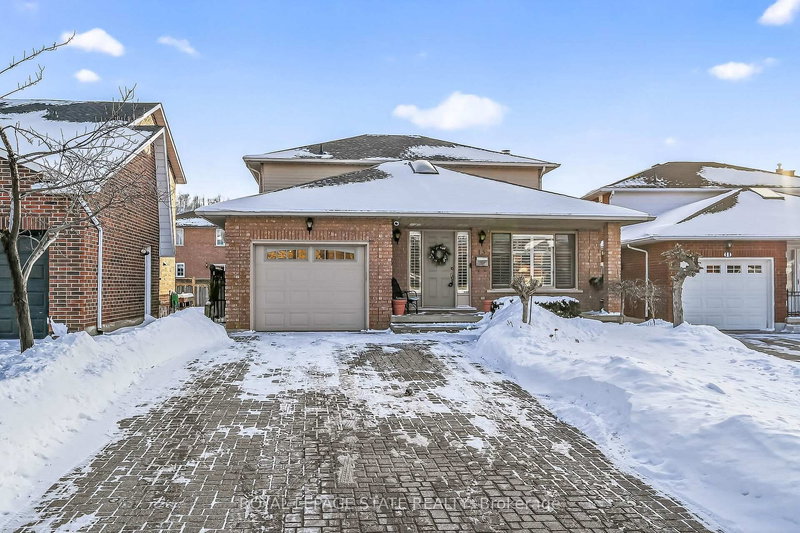 15 Gabriele Crt, Hamilton, L8G 5C4 | Image 2