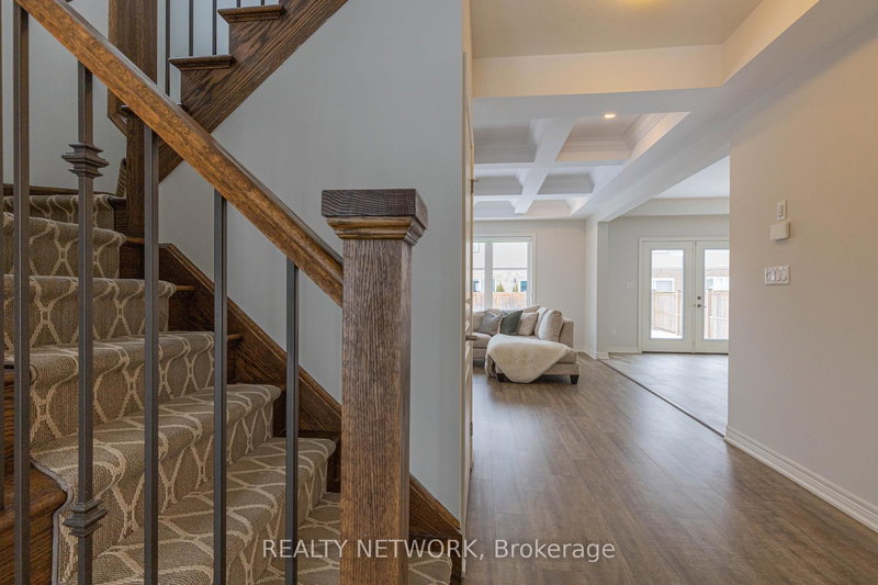 70 Spruce Cres, Welland, L3C 0C6 | Image 3