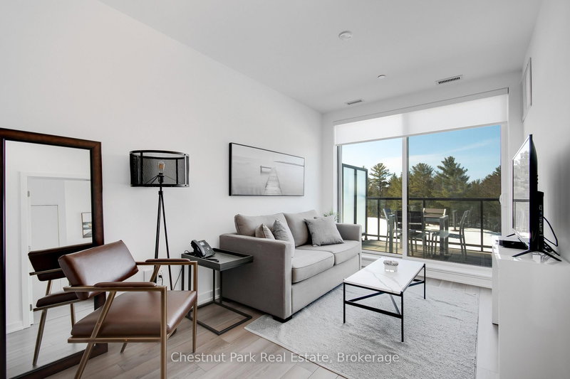 404 - 120 Carrick Tr, Gravenhurst, P1P 0A2 | Image 2