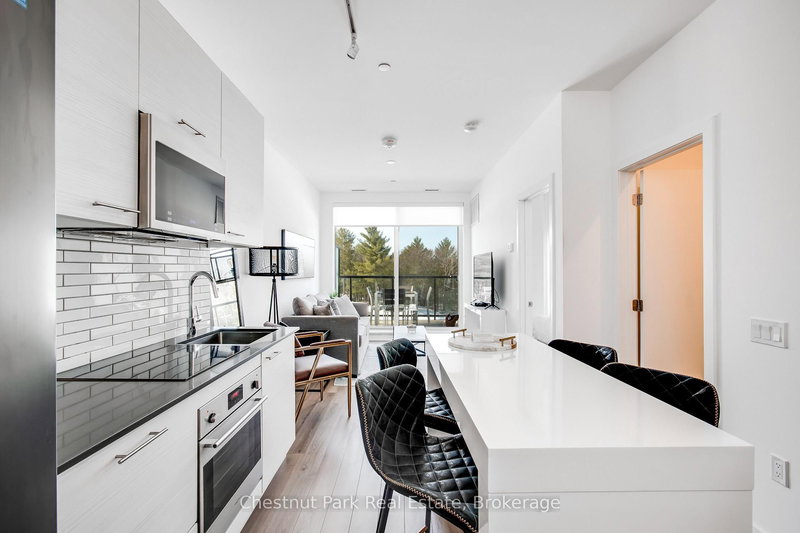 404 - 120 Carrick Tr, Gravenhurst, P1P 0A2 | Image 3