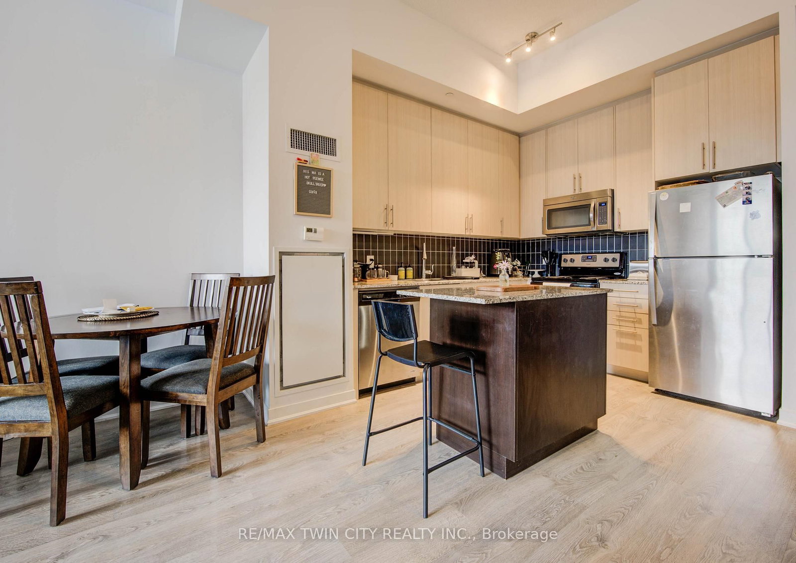 Condo for sale at 112-85 Duke Street, Kitchener, Ontario, N2H 0B7 - MLS: X12758182