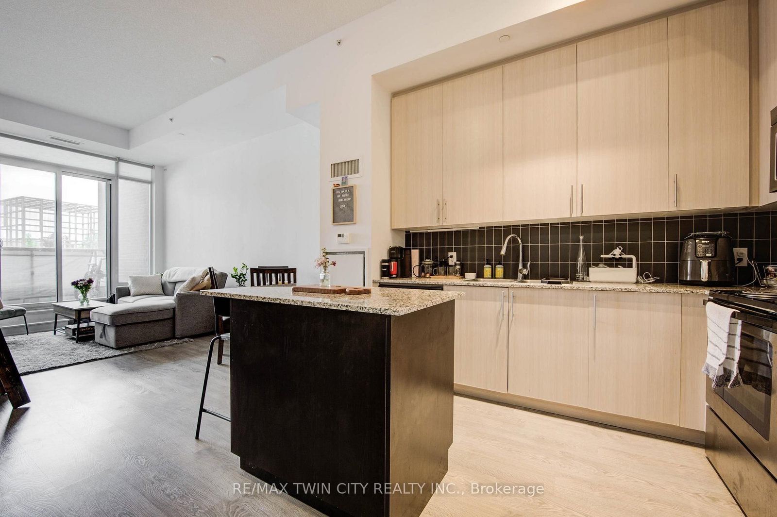 Condo for sale at 112-85 Duke Street, Kitchener, Ontario, N2H 0B7 - MLS: X12758182