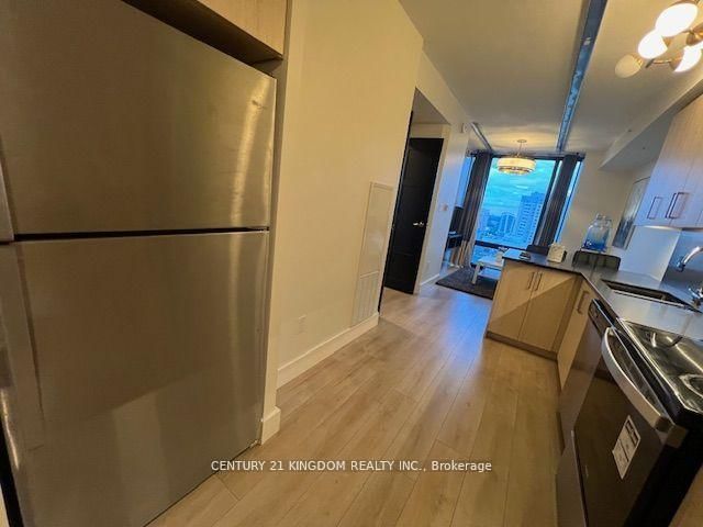 1733 - 145 Columbia Street W