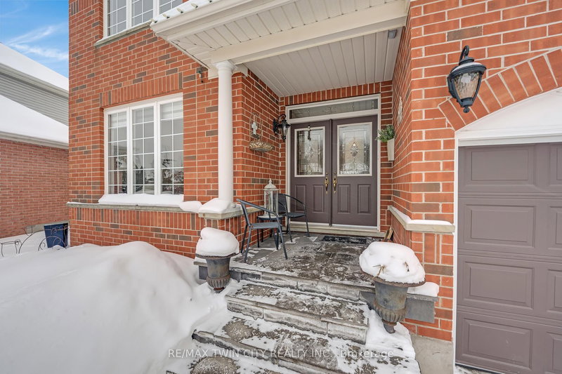533 Woodfield Crt, Kitchener, N2P 2S8 | Image 2
