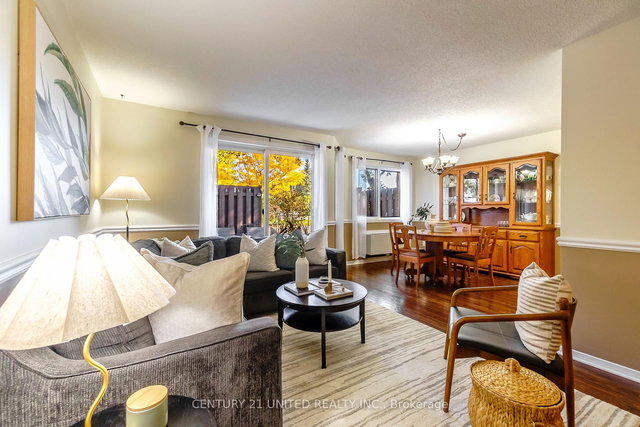 15 - 36 Champlain Crescent