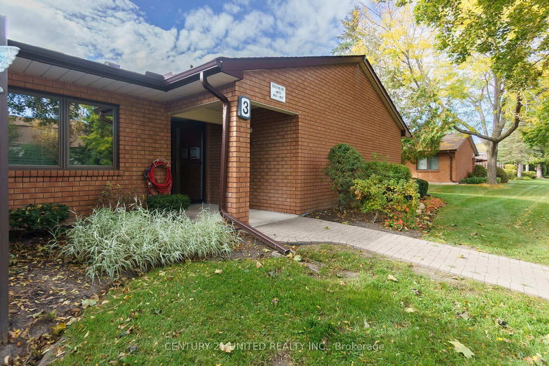 15 - 36 Champlain Cres, Peterborough, K9L 1T1 | Image 2