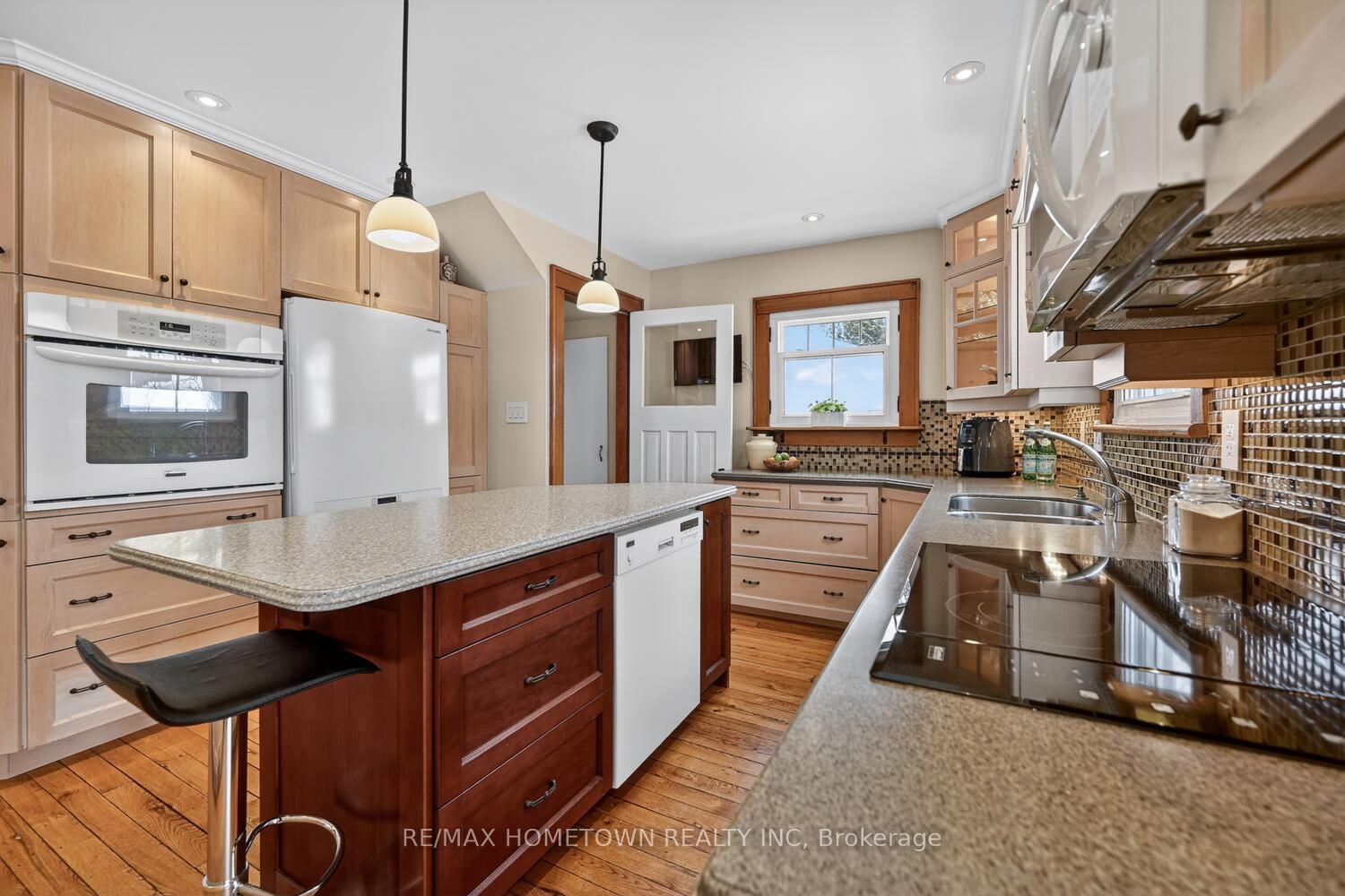 Listing Image 11