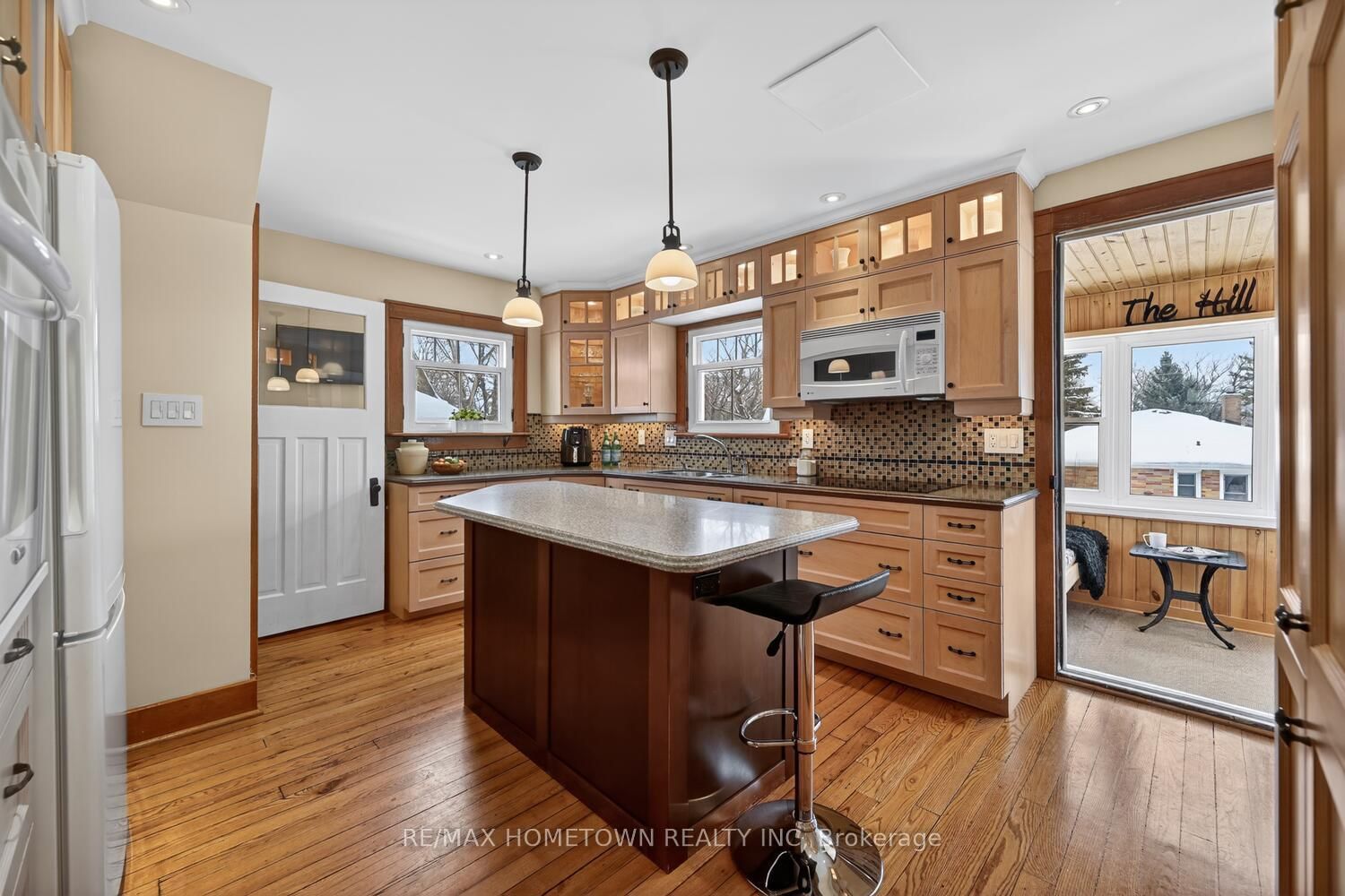 Listing Image 9