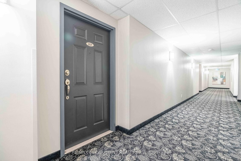 207 - 980 Golf Links Rd, Hamilton, L9K 1J8 | Image 2