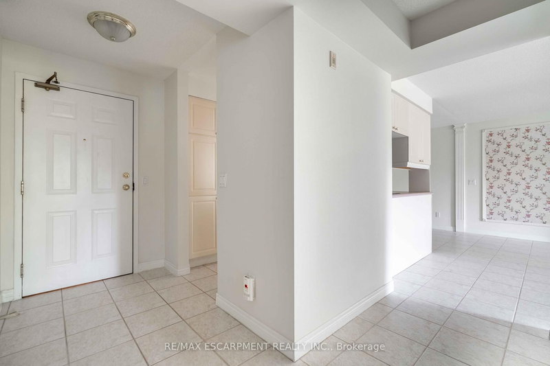 207 - 980 Golf Links Rd, Hamilton, L9K 1J8 | Image 3