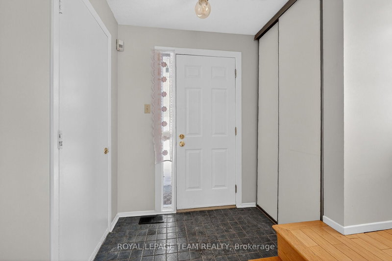 42 Oakhaven Private S, Ottawa, K1K 4K1 | Image 3