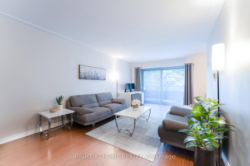 211 - 11 Woodman Dr S, Hamilton, L8K 4E3 | Image 2