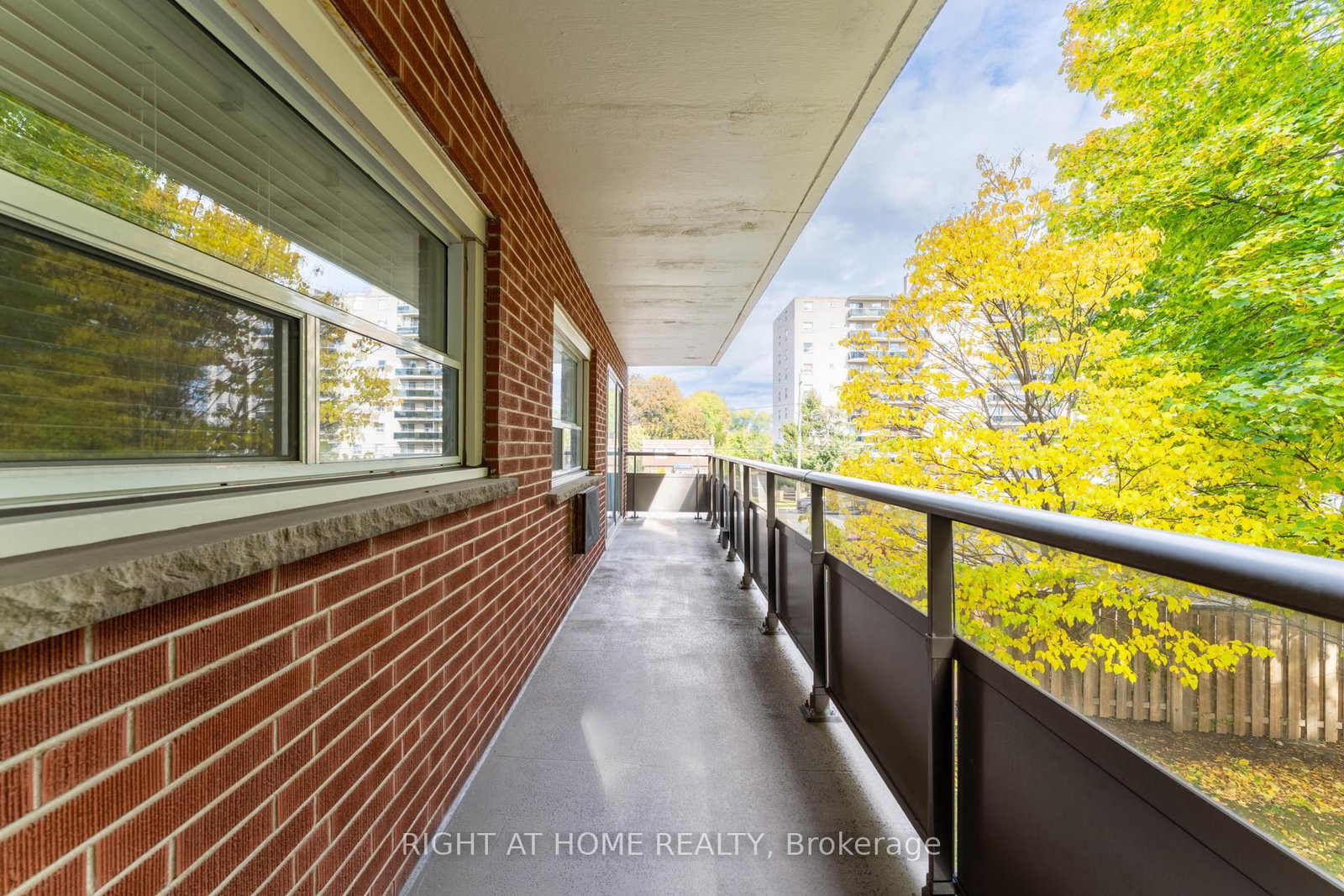 Condo for lease at 211-11 Woodman Drive, Hamilton, Ontario, L8K 4E3 - Corman - MLS: X12759882