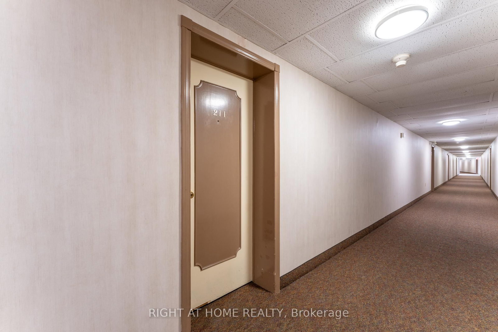 Condo for lease at 211-11 Woodman Drive, Hamilton, Ontario, L8K 4E3 - Corman - MLS: X12759882