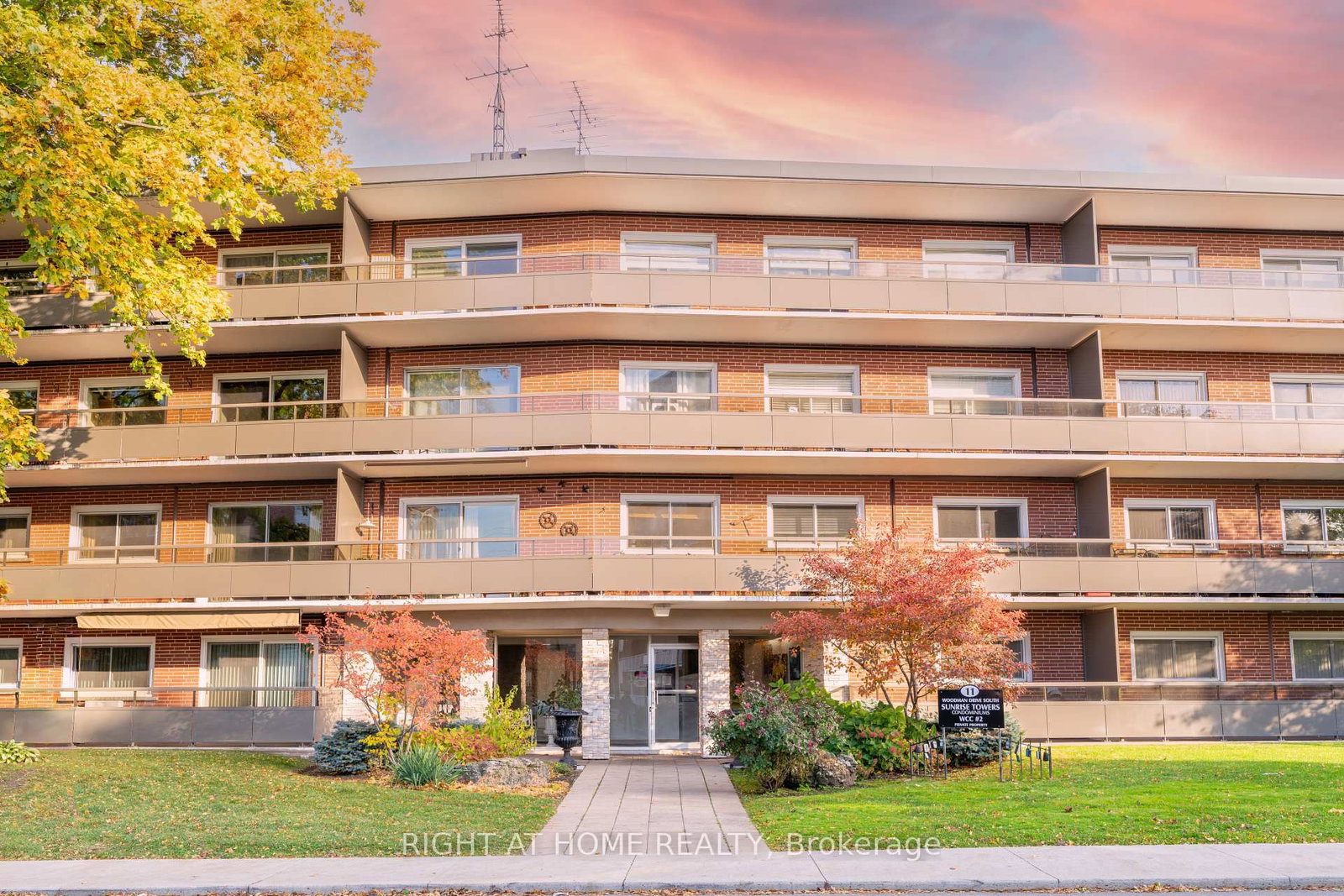 Condo for lease at 211-11 Woodman Drive, Hamilton, Ontario, L8K 4E3 - Corman - MLS: X12759882