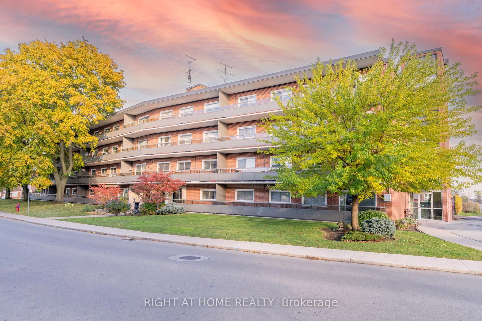Condo for lease at 211-11 Woodman Drive, Hamilton, Ontario, L8K 4E3 - Corman - MLS: X12759882