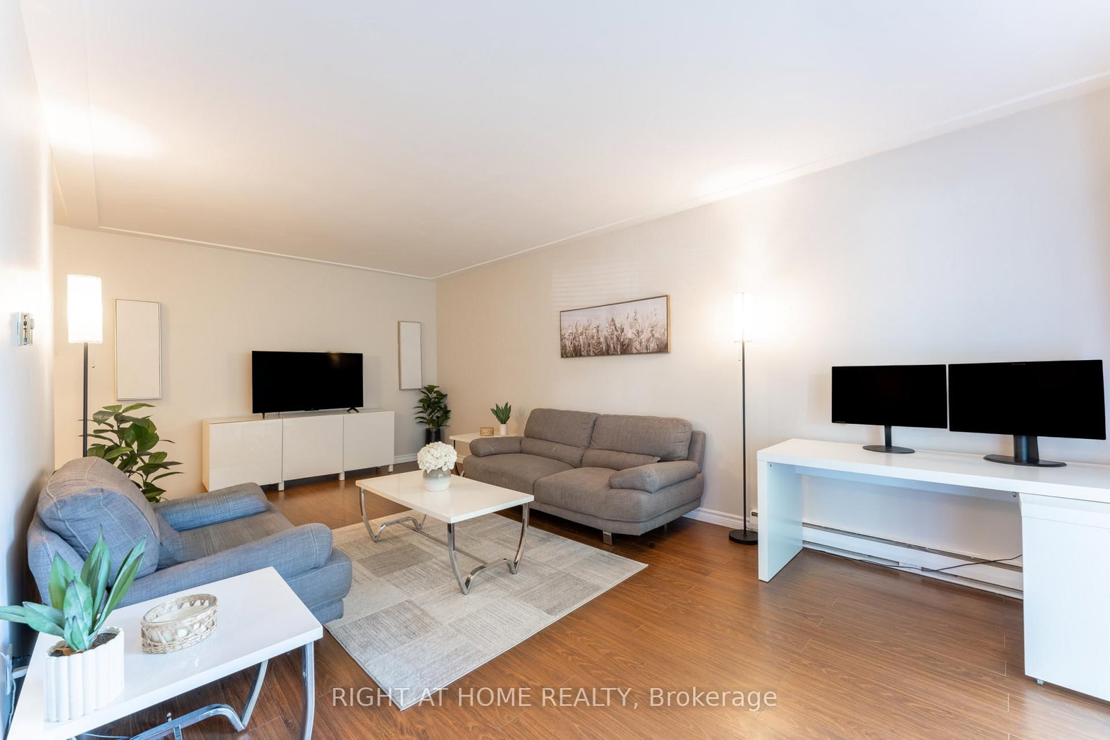 Condo for lease at 211-11 Woodman Drive, Hamilton, Ontario, L8K 4E3 - Corman - MLS: X12759882