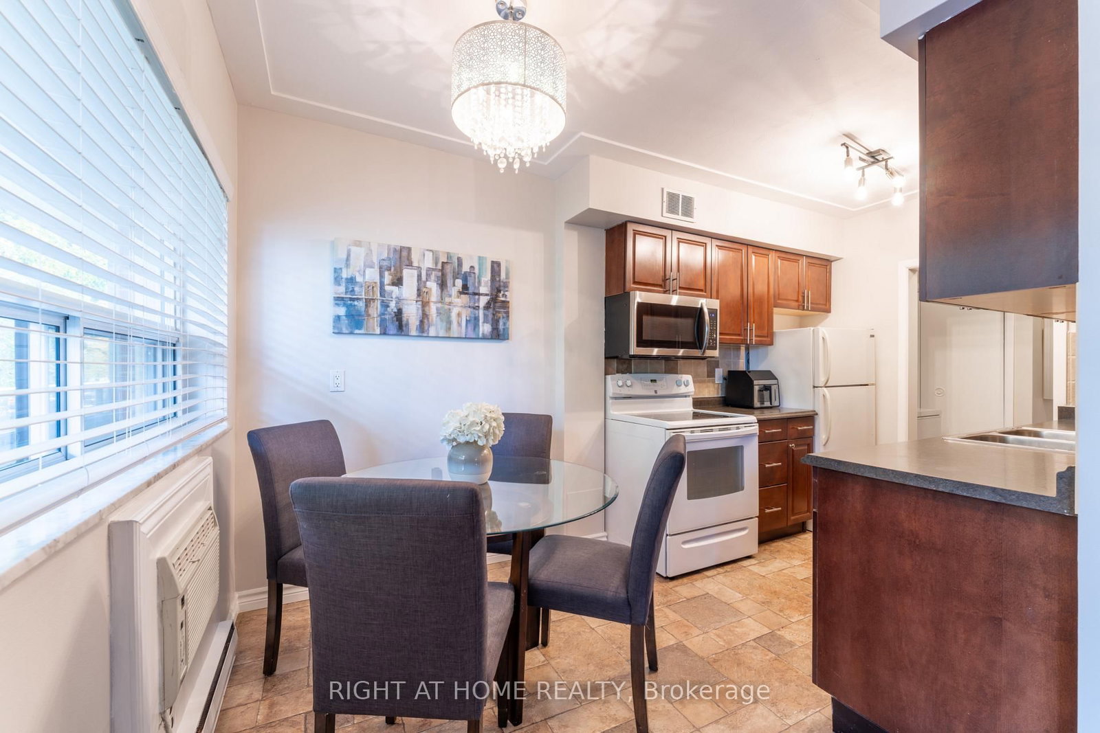 Condo for lease at 211-11 Woodman Drive, Hamilton, Ontario, L8K 4E3 - Corman - MLS: X12759882