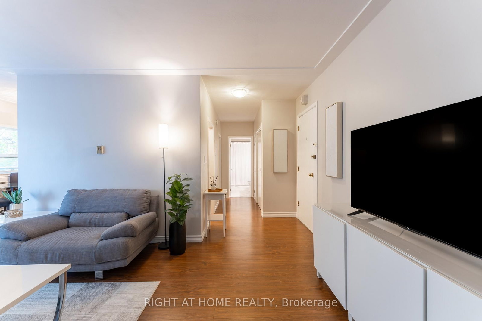 Condo for lease at 211-11 Woodman Drive, Hamilton, Ontario, L8K 4E3 - Corman - MLS: X12759882