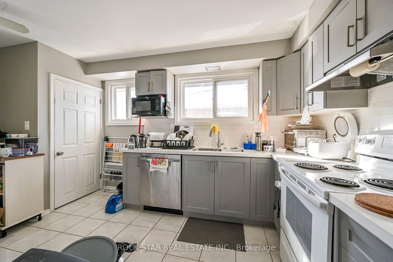 76 Terrace Dr, Hamilton, L9A 2Y6 | Image 3