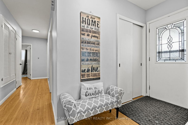 4 Mountview Ave, Grimsby, L3M 1V5 | Image 2