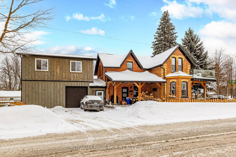 home for lease on 302 Main Street E