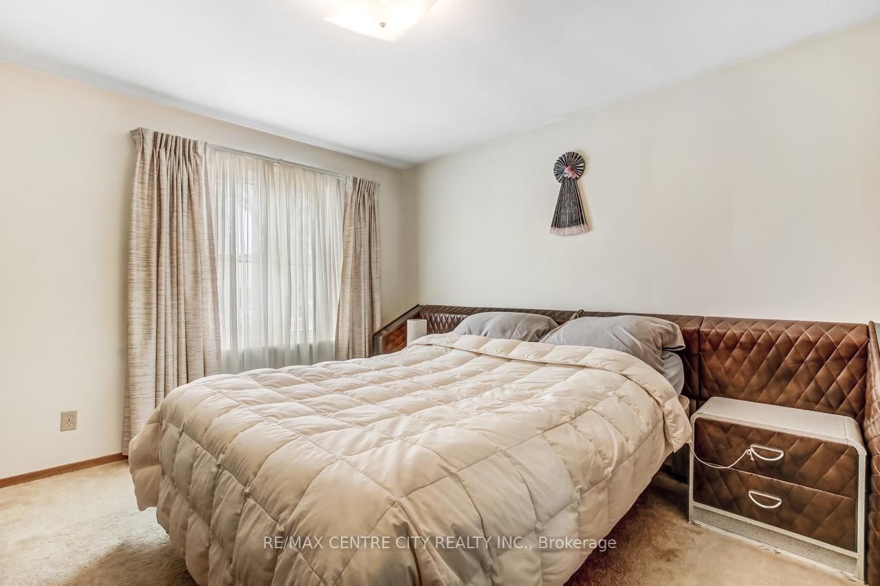 Detached House for sale at 18 Porter Place, St. Thomas, Ontario, N5R 5L5 - St. Thomas - MLS: X12761768