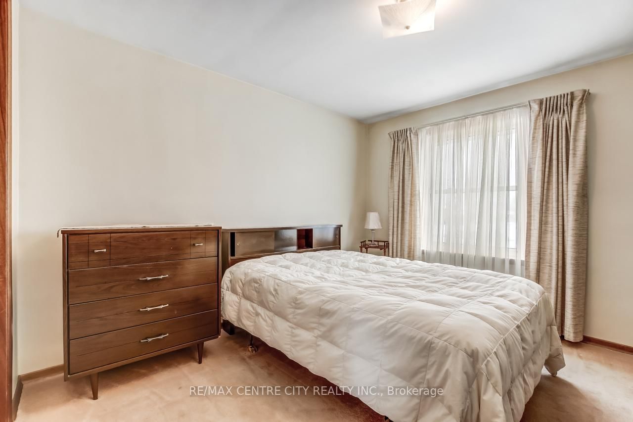 Detached House for sale at 18 Porter Place, St. Thomas, Ontario, N5R 5L5 - St. Thomas - MLS: X12761768