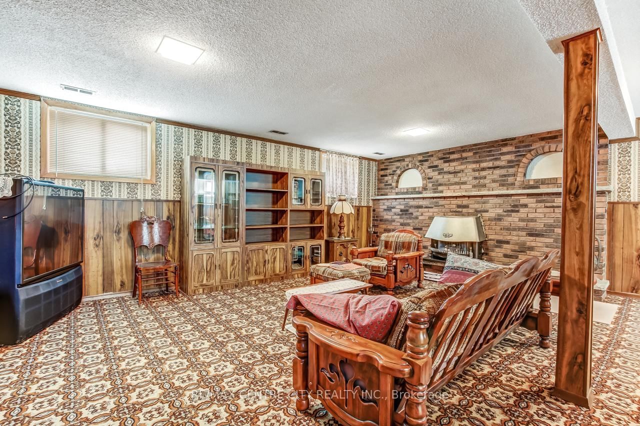 Detached House for sale at 18 Porter Place, St. Thomas, Ontario, N5R 5L5 - St. Thomas - MLS: X12761768