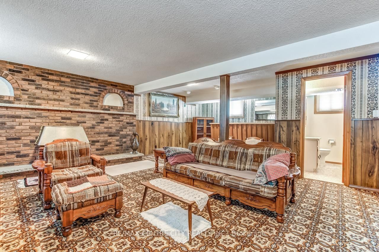 Detached House for sale at 18 Porter Place, St. Thomas, Ontario, N5R 5L5 - St. Thomas - MLS: X12761768