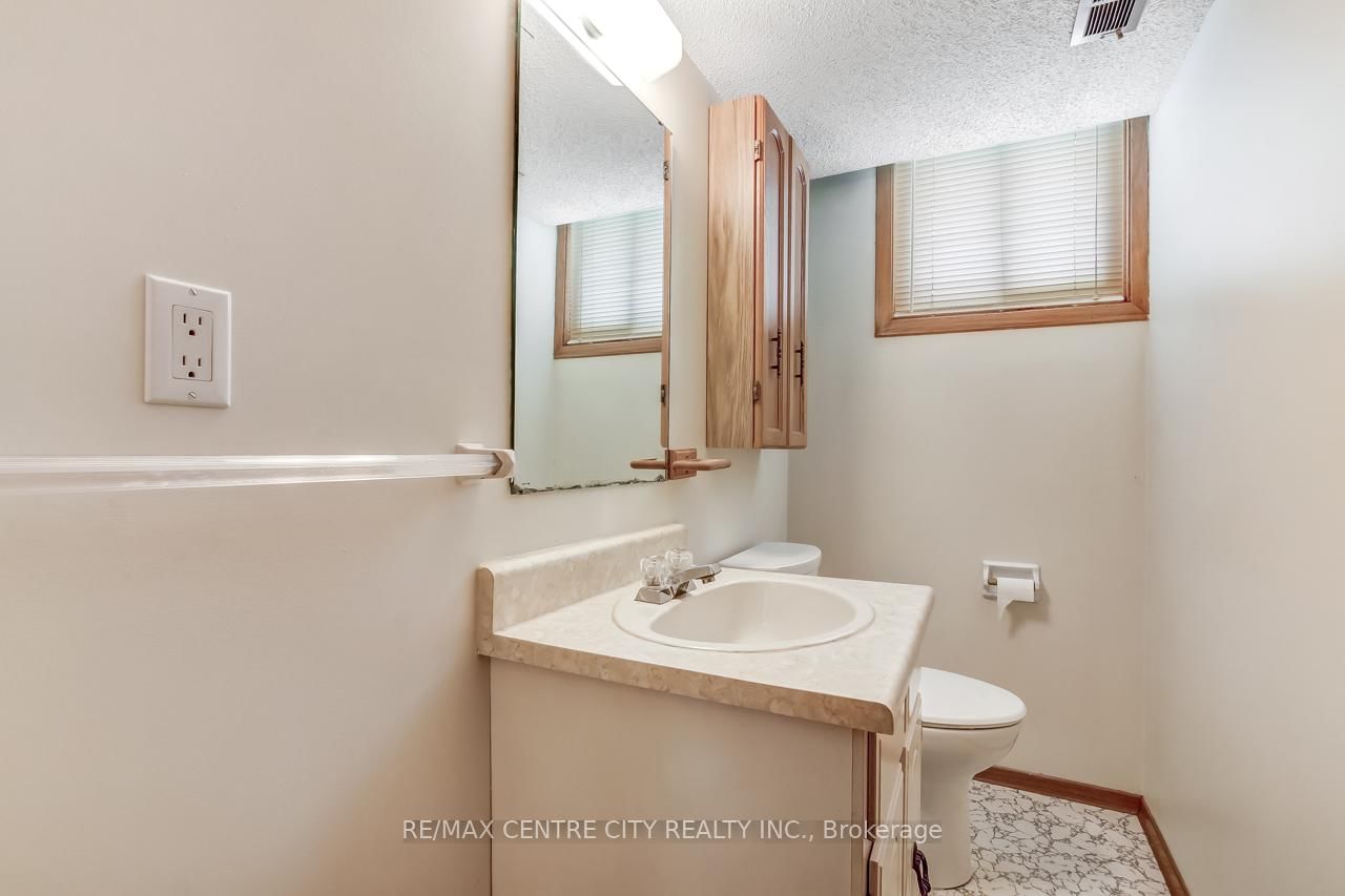 Detached House for sale at 18 Porter Place, St. Thomas, Ontario, N5R 5L5 - St. Thomas - MLS: X12761768