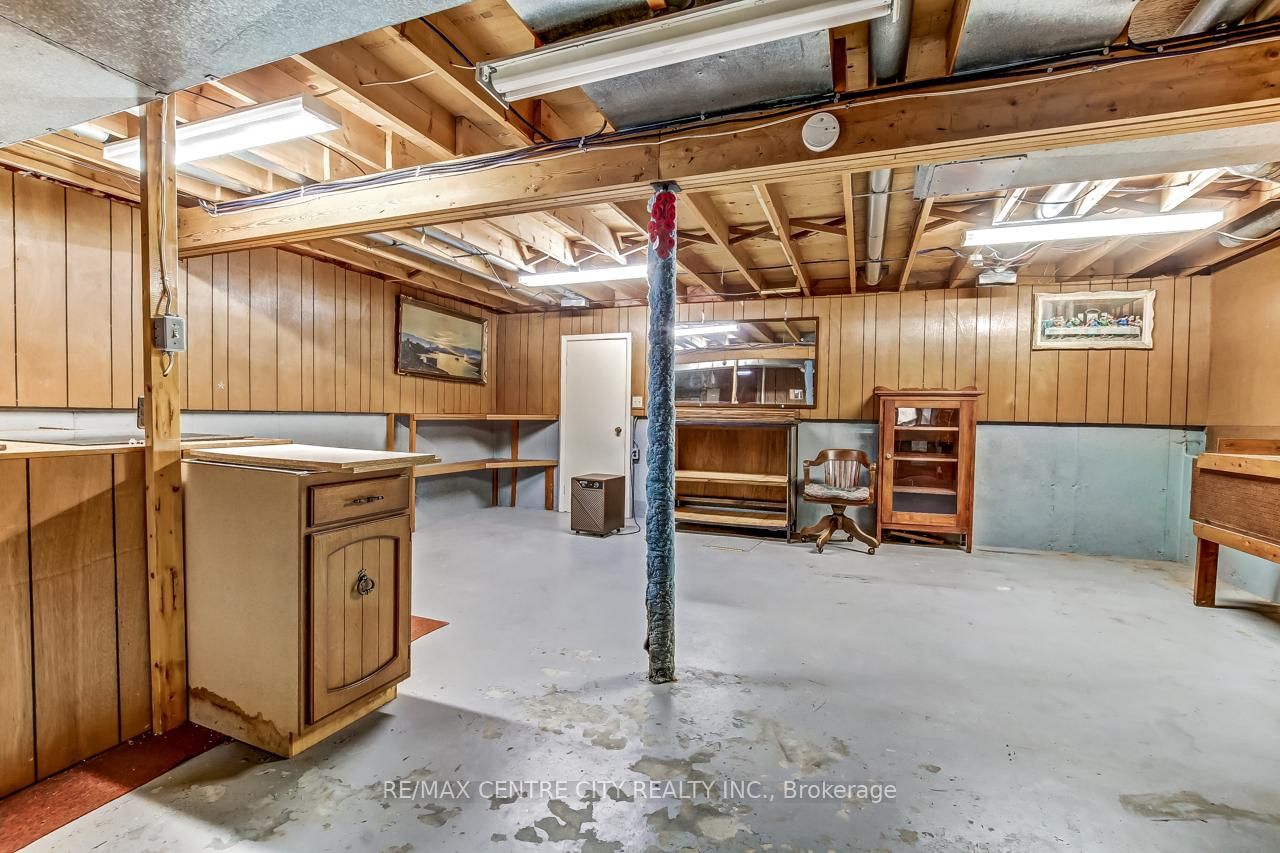 Detached House for sale at 18 Porter Place, St. Thomas, Ontario, N5R 5L5 - St. Thomas - MLS: X12761768