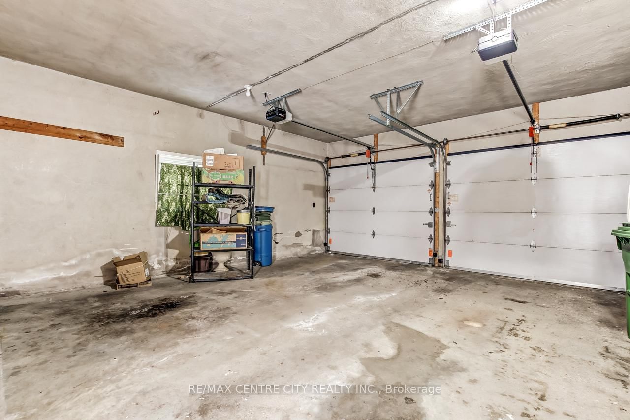 Detached House for sale at 18 Porter Place, St. Thomas, Ontario, N5R 5L5 - St. Thomas - MLS: X12761768