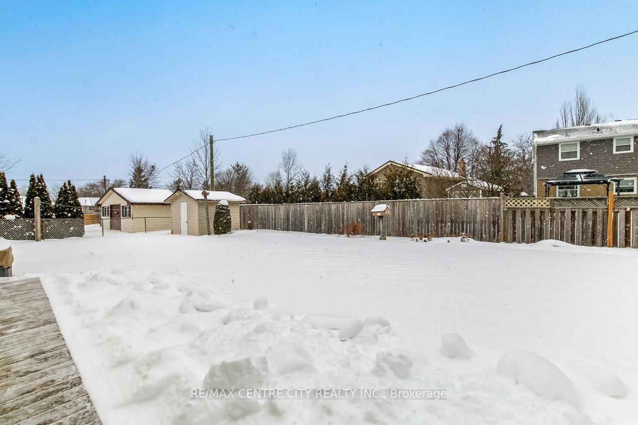 Detached House for sale at 18 Porter Place, St. Thomas, Ontario, N5R 5L5 - St. Thomas - MLS: X12761768