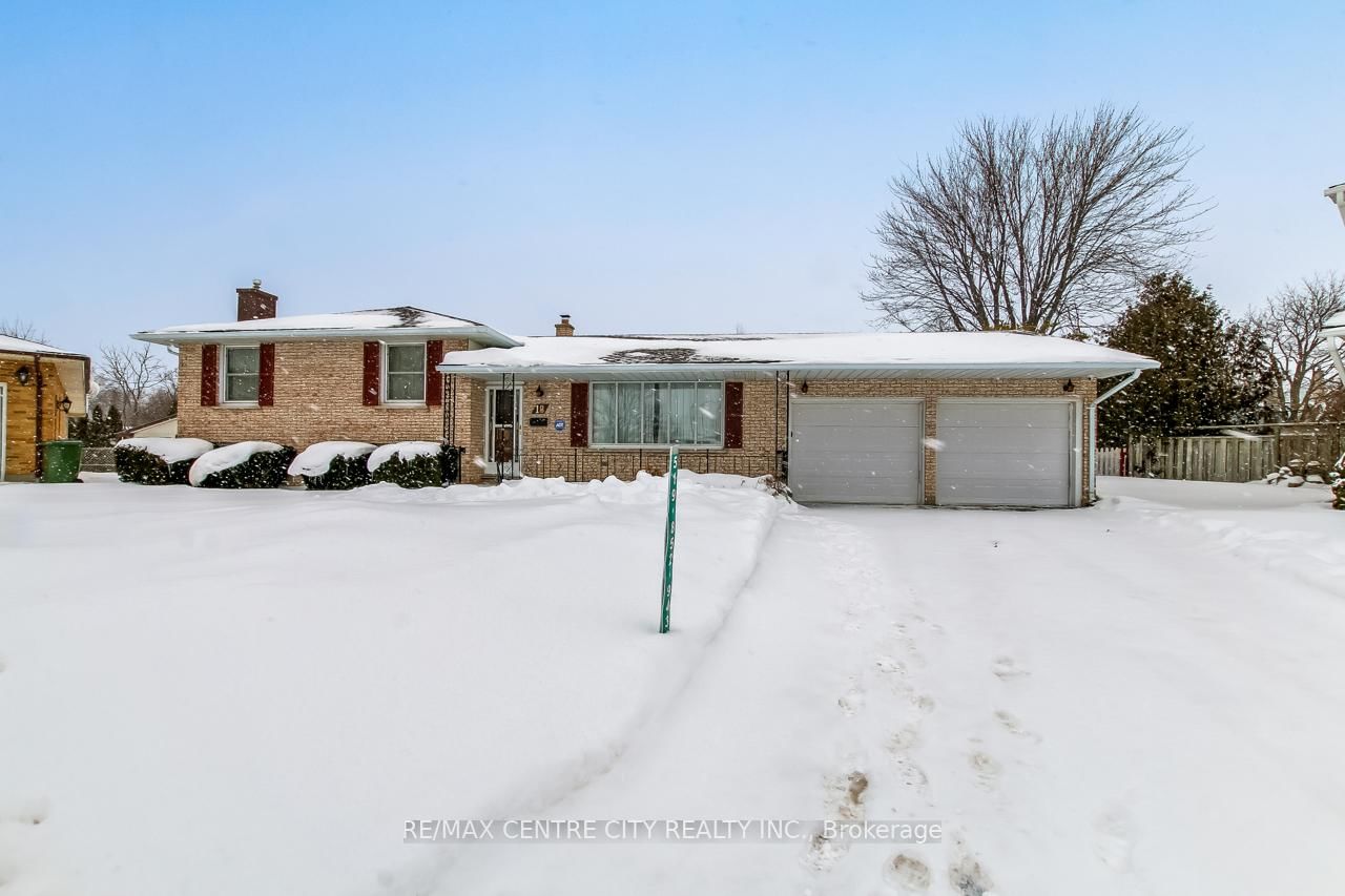 Detached House for sale at 18 Porter Place, St. Thomas, Ontario, N5R 5L5 - St. Thomas - MLS: X12761768