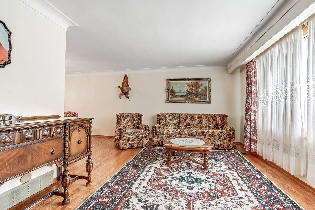 Detached House for sale at 18 Porter Place, St. Thomas, Ontario, N5R 5L5 - St. Thomas - MLS: X12761768