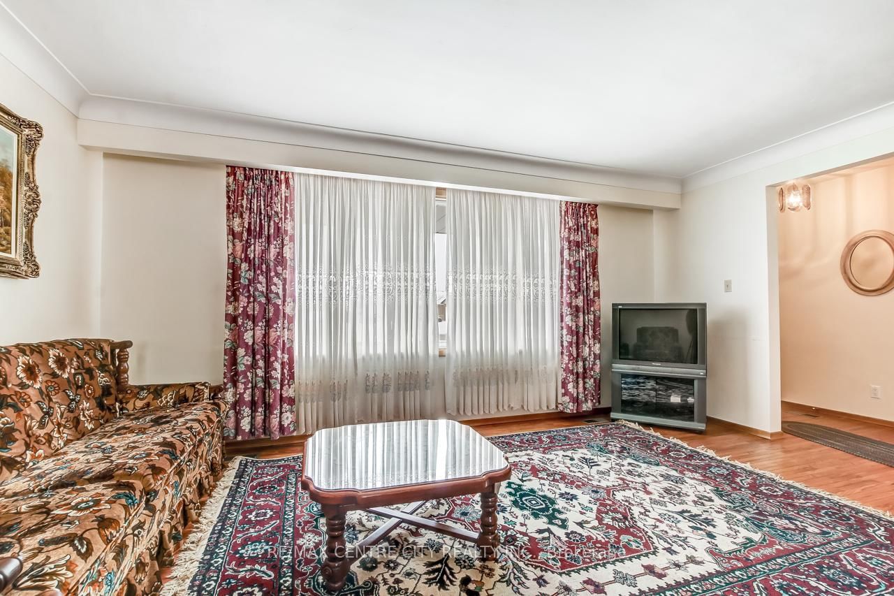 Detached House for sale at 18 Porter Place, St. Thomas, Ontario, N5R 5L5 - St. Thomas - MLS: X12761768