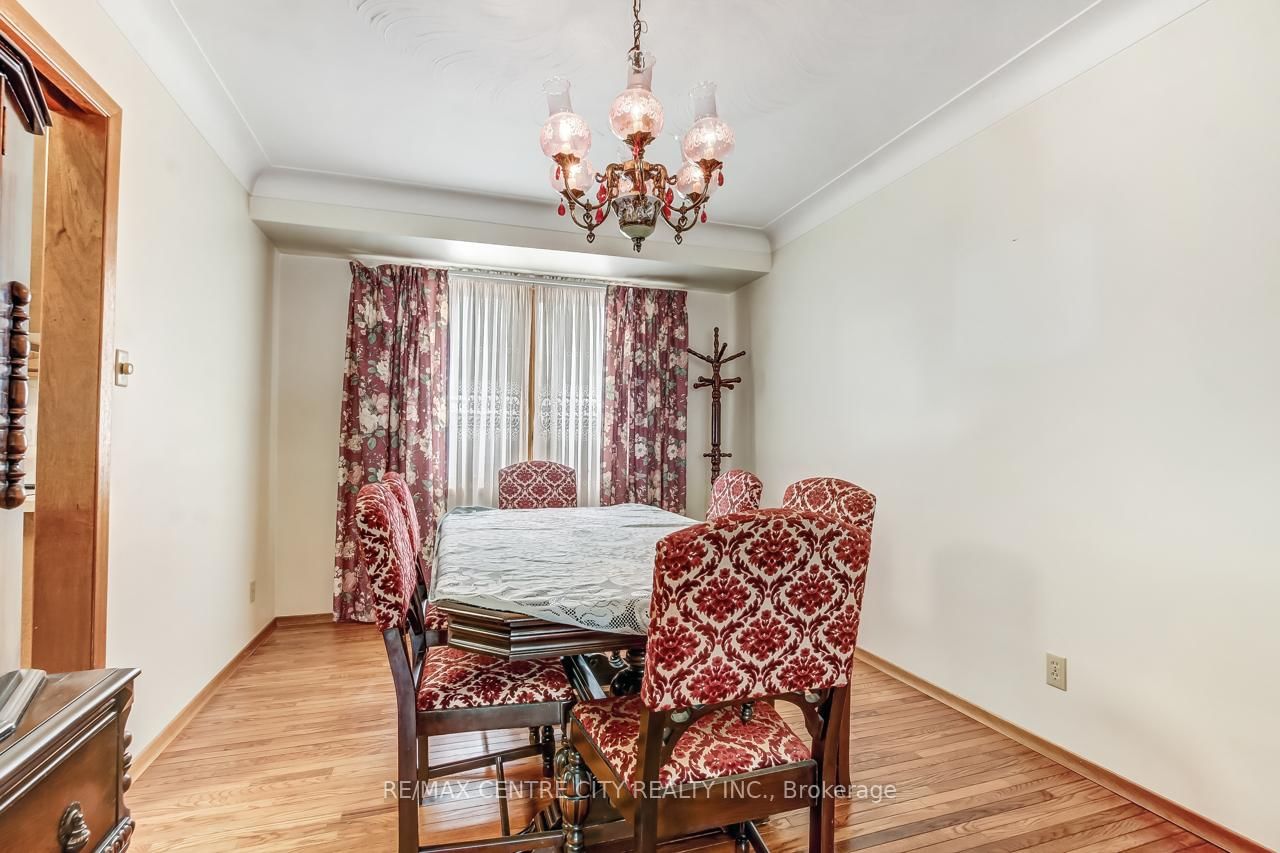 Detached House for sale at 18 Porter Place, St. Thomas, Ontario, N5R 5L5 - St. Thomas - MLS: X12761768