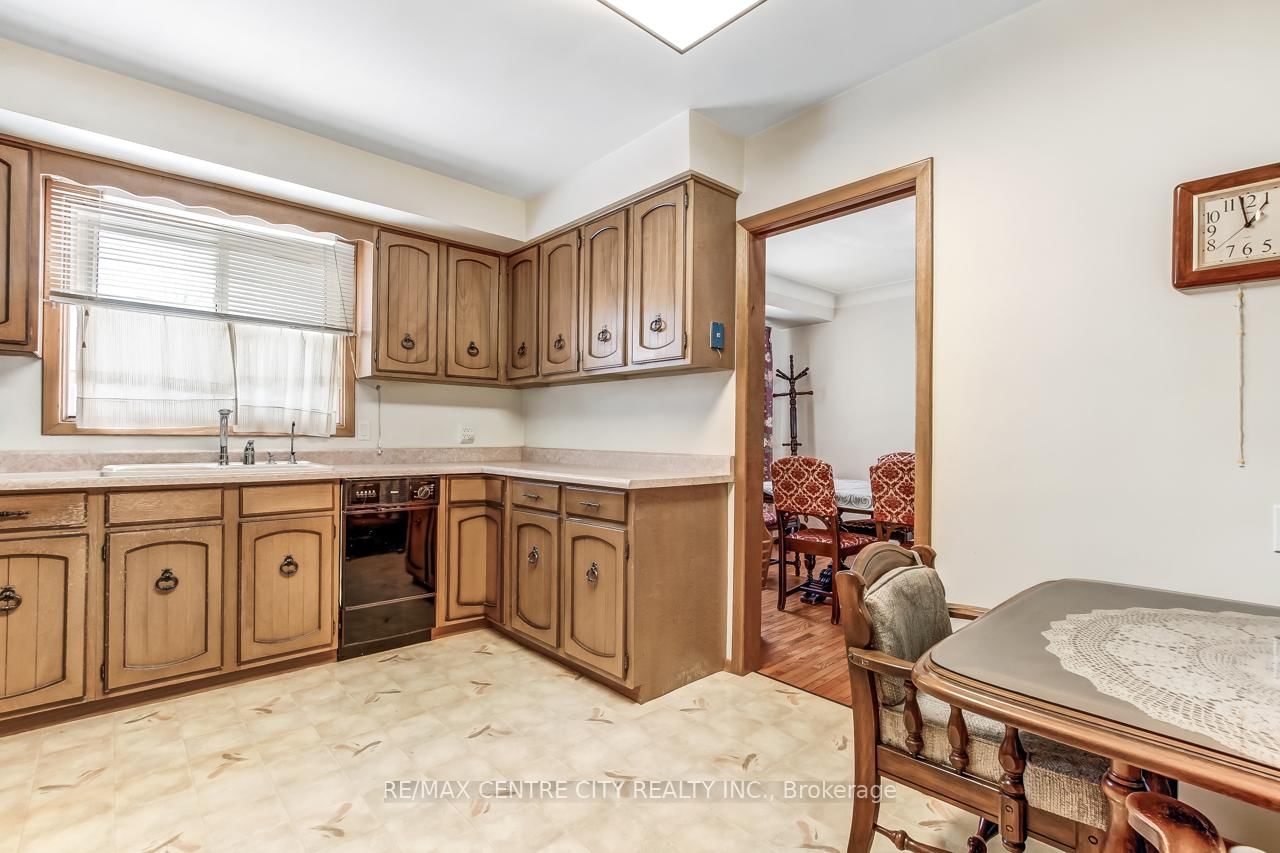 Detached House for sale at 18 Porter Place, St. Thomas, Ontario, N5R 5L5 - St. Thomas - MLS: X12761768