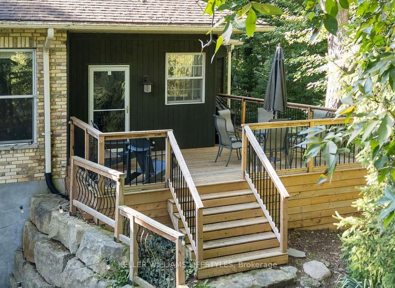 10240 Woodpark Crt, Lambton Shores, N0M 1T0 | Image 3