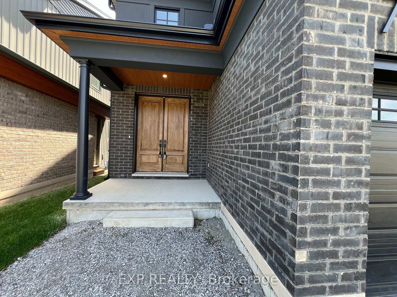 Main - 7532 Splendour Dr, Niagara Falls, L2H 3V9 | Image 2