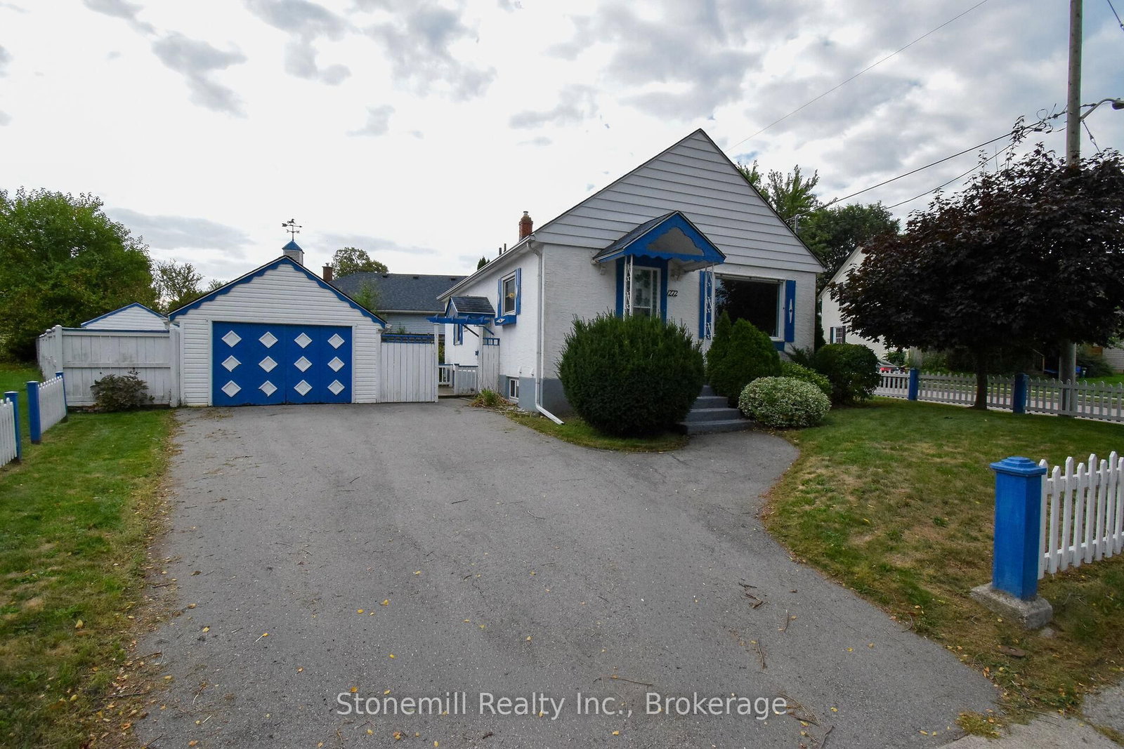 272 Carlton Street - Photo 2