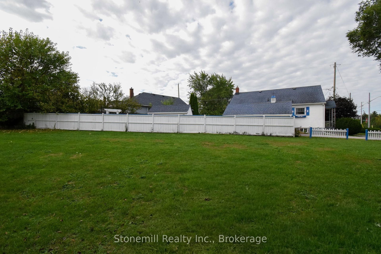 272 Carlton Street - Photo 5