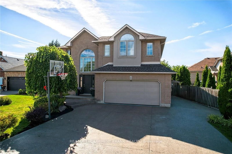 18 Konstantine Crt, Hamilton, L9B 2T3 | Image 2